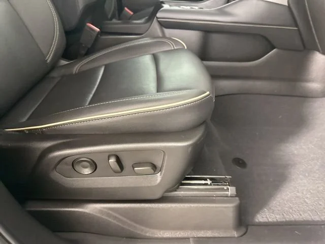 Used 2024 Sterling Gray Metallic Chevrolet Premier image 18