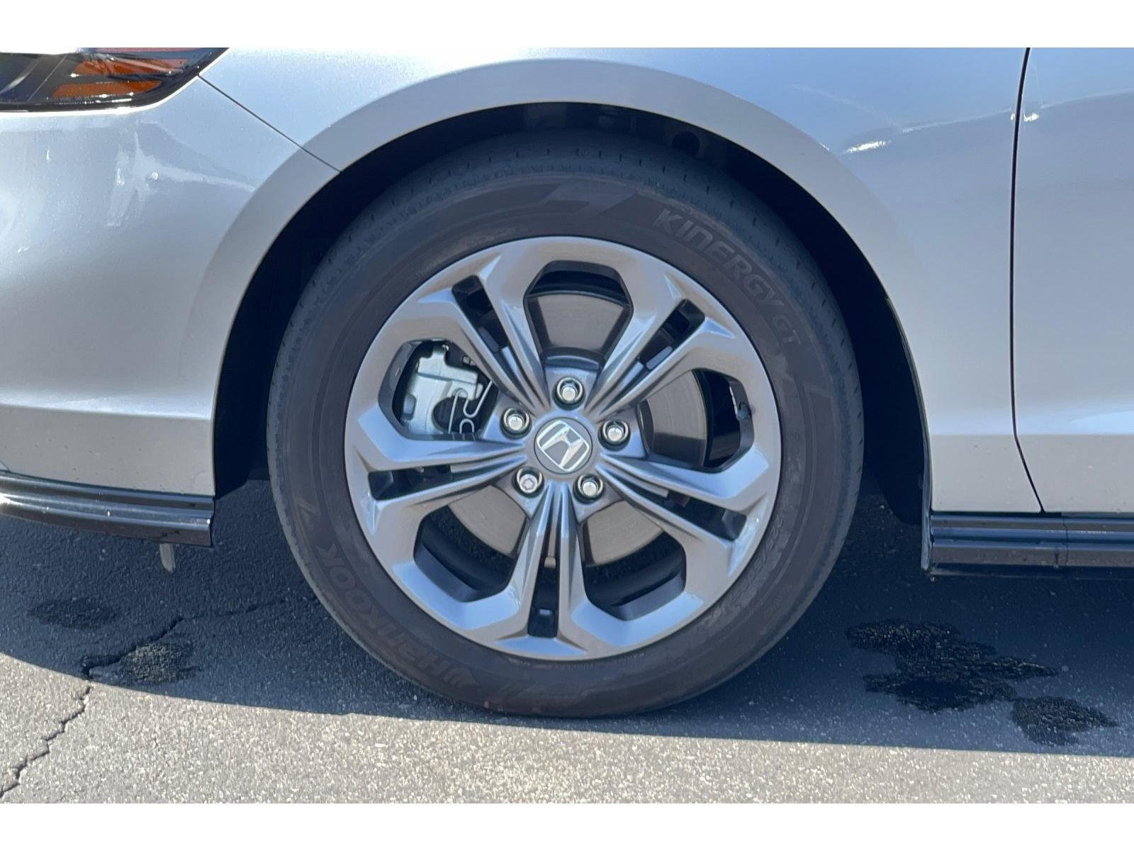 Used 2025 Solar Silver Metallic Honda EX-L image 10