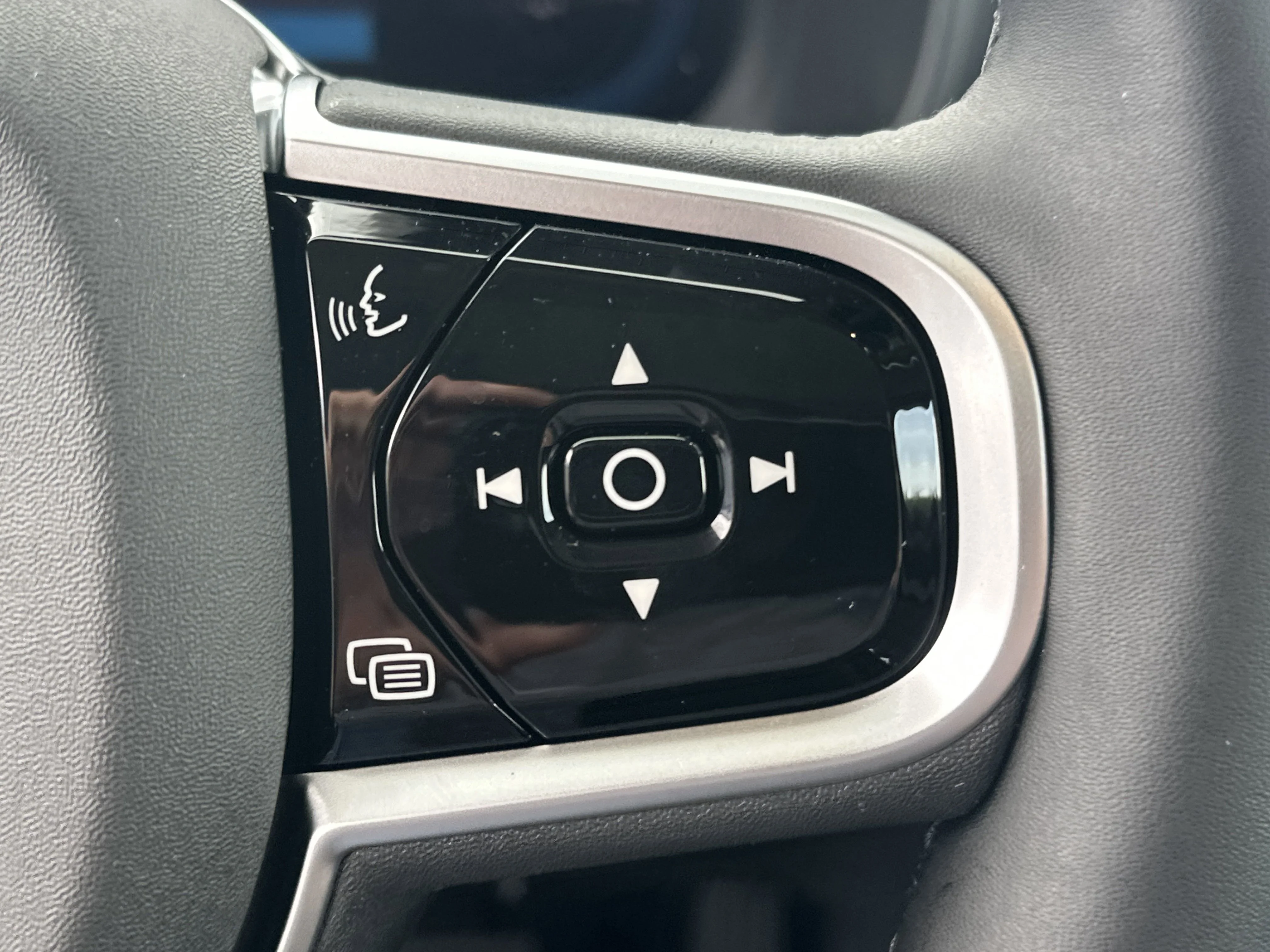 2025 Volvo XC90 Plus - Photo 17