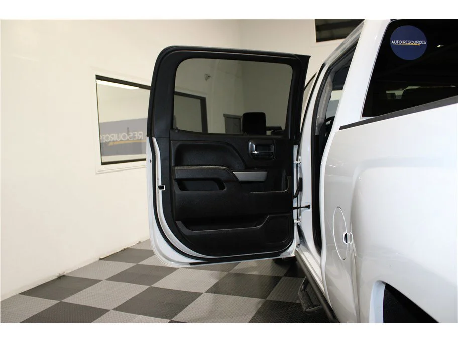 Used 2018 Summit White Chevrolet LTZ image 15