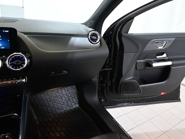Used 2025  Mercedes-Benz GLA 250 image 31