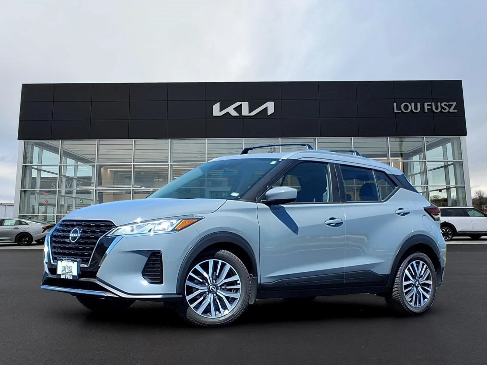 Used 2022 Boulder Gray Pearl Nissan SV image 1