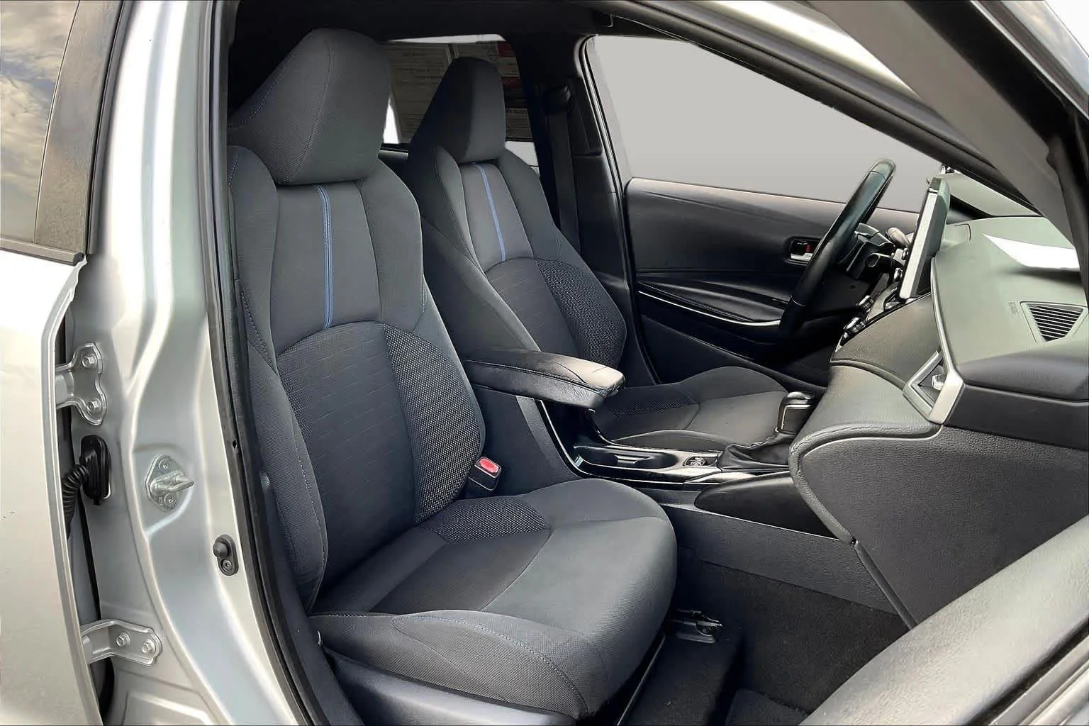 Used 2020 Classic Silver Metallic Toyota SE image 9