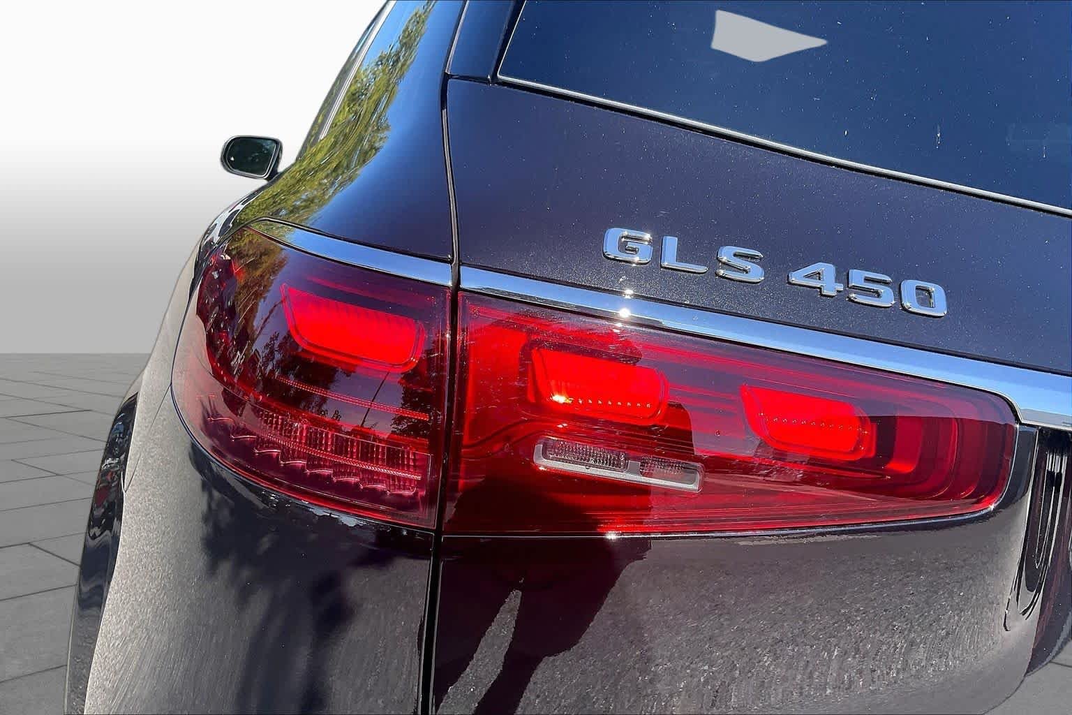Used 2026 Obsidian Black Metallic Mercedes-Benz GLS 450 image 30