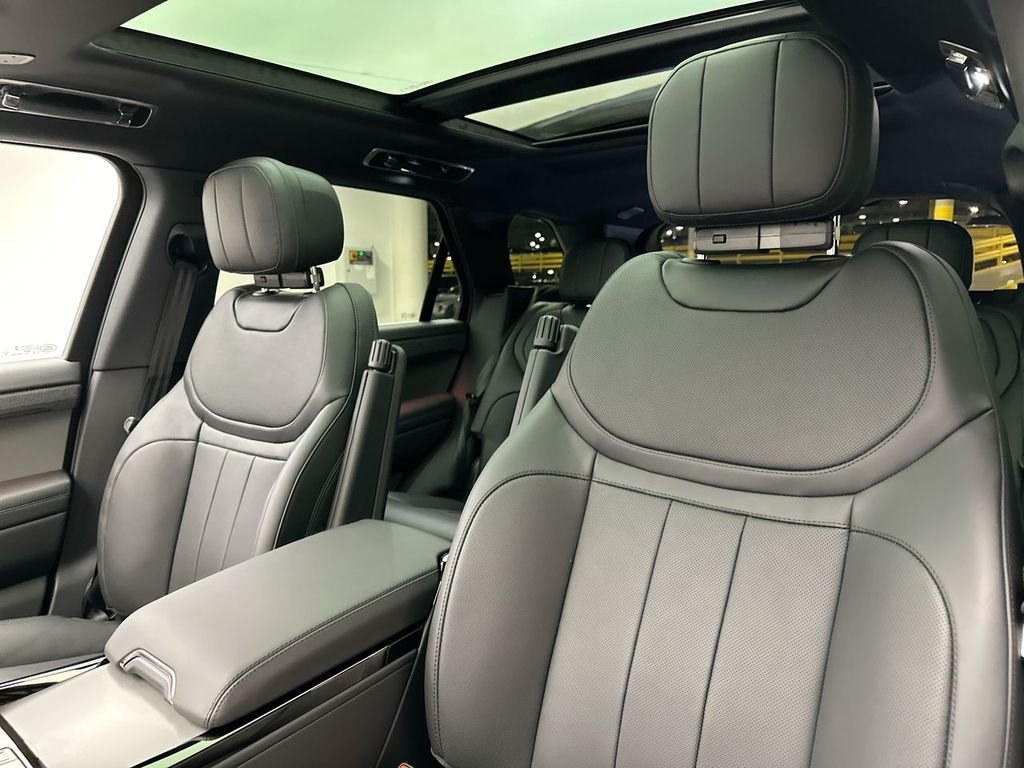 Used 2025 Fuji White Land Rover SE image 15