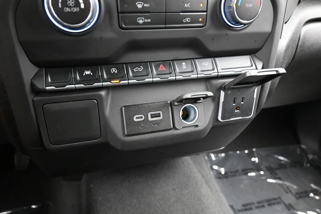Used 2025 Black Chevrolet Custom image 26