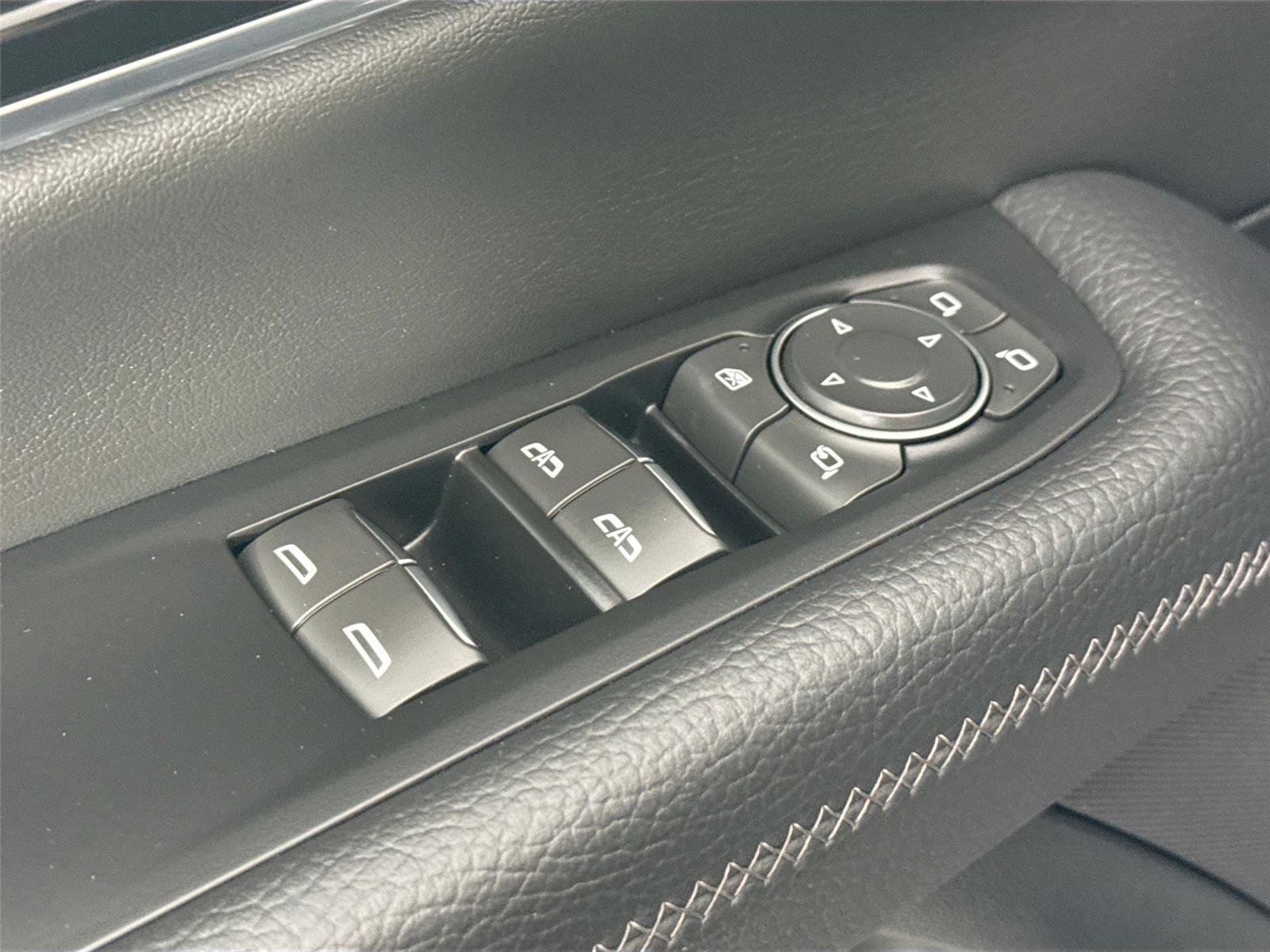 Used 2025 Onyx Black GMC Denali image 28