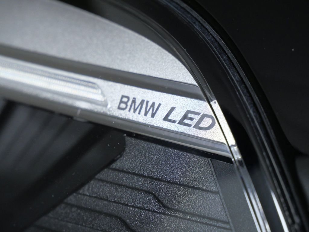 Used 2020 Jet Black BMW xDrive40i image 5