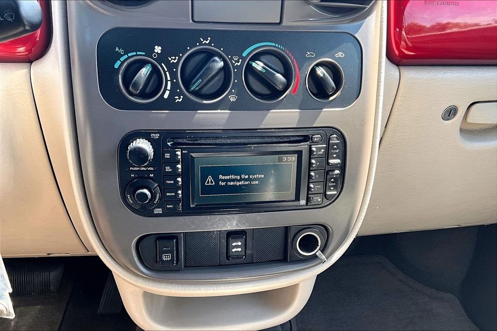 Used 2005 Red Chrysler Touring image 31