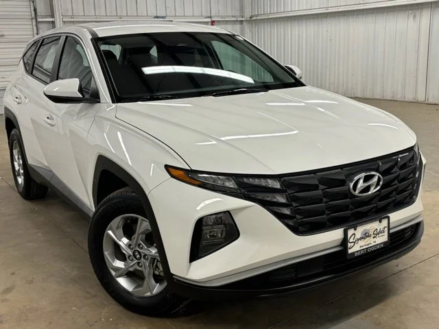 Used 2023 White Hyundai SE image 1