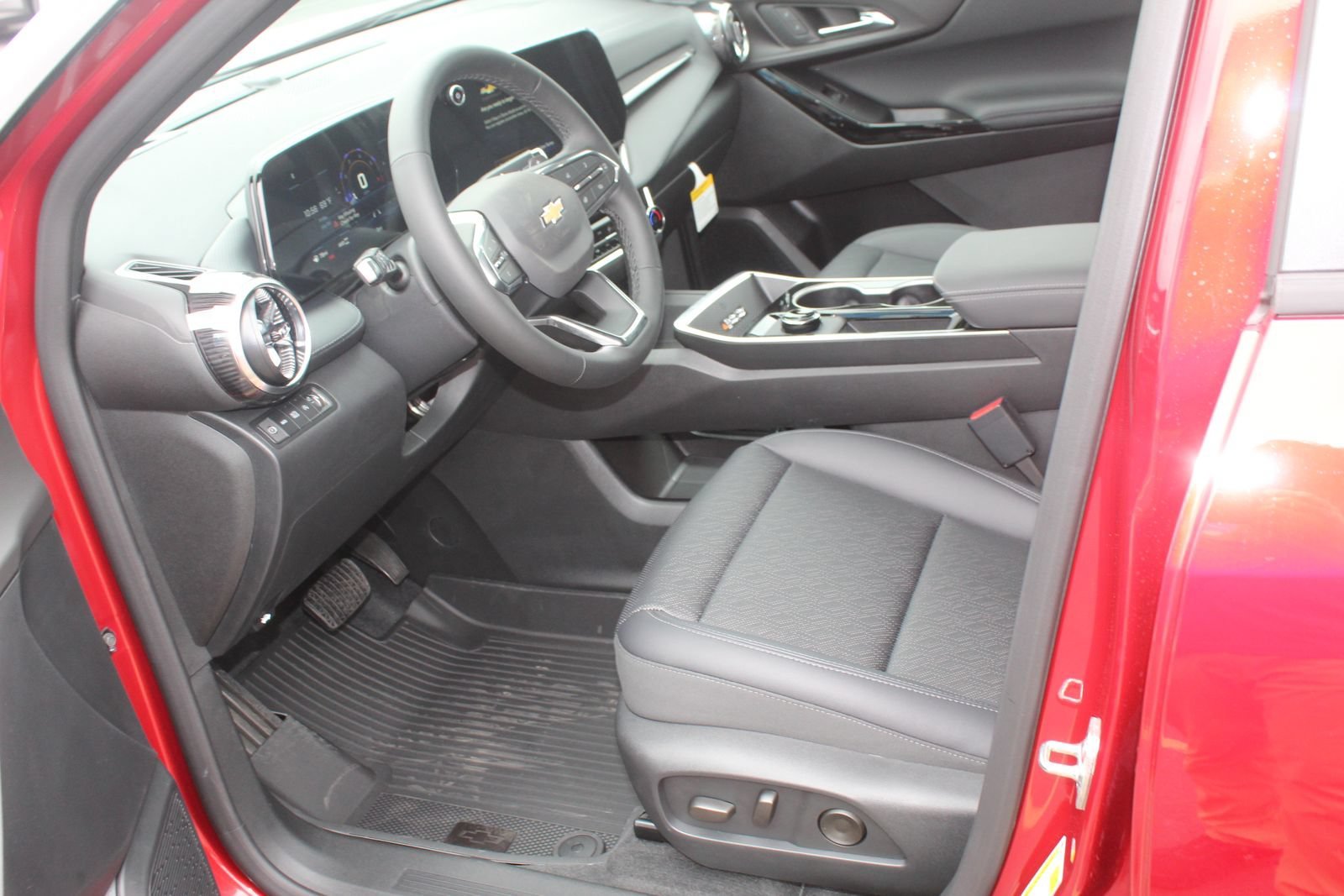 2027 Chevrolet Equinox LT - Photo 11