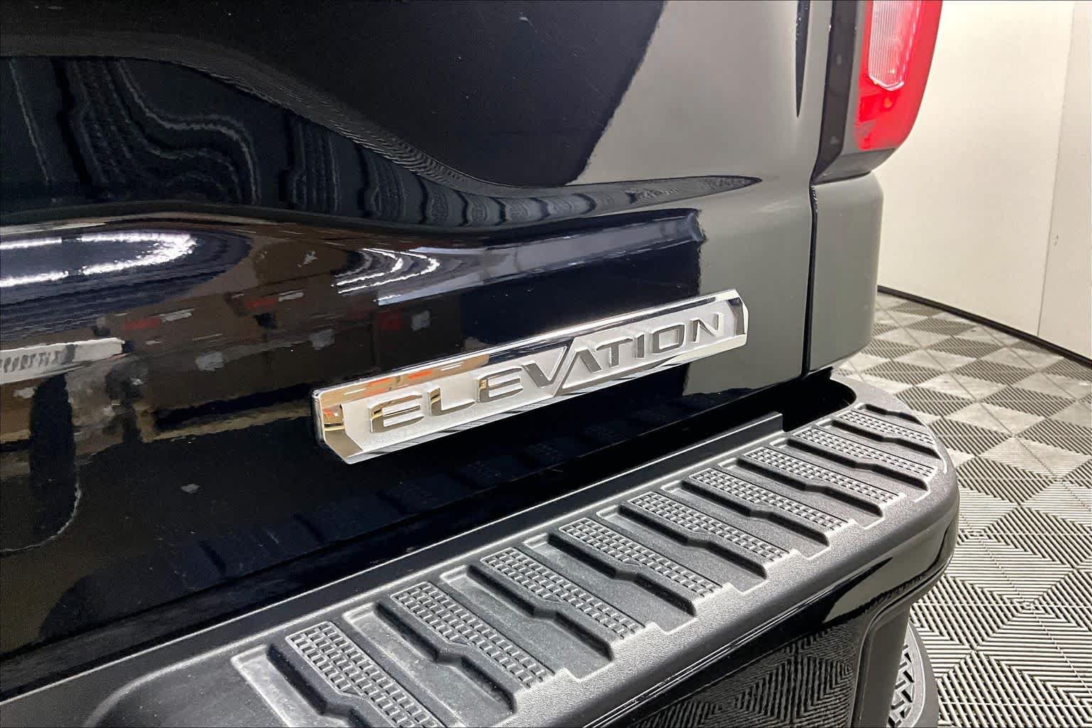 Used 2024 Onyx Black GMC Elevation image 10