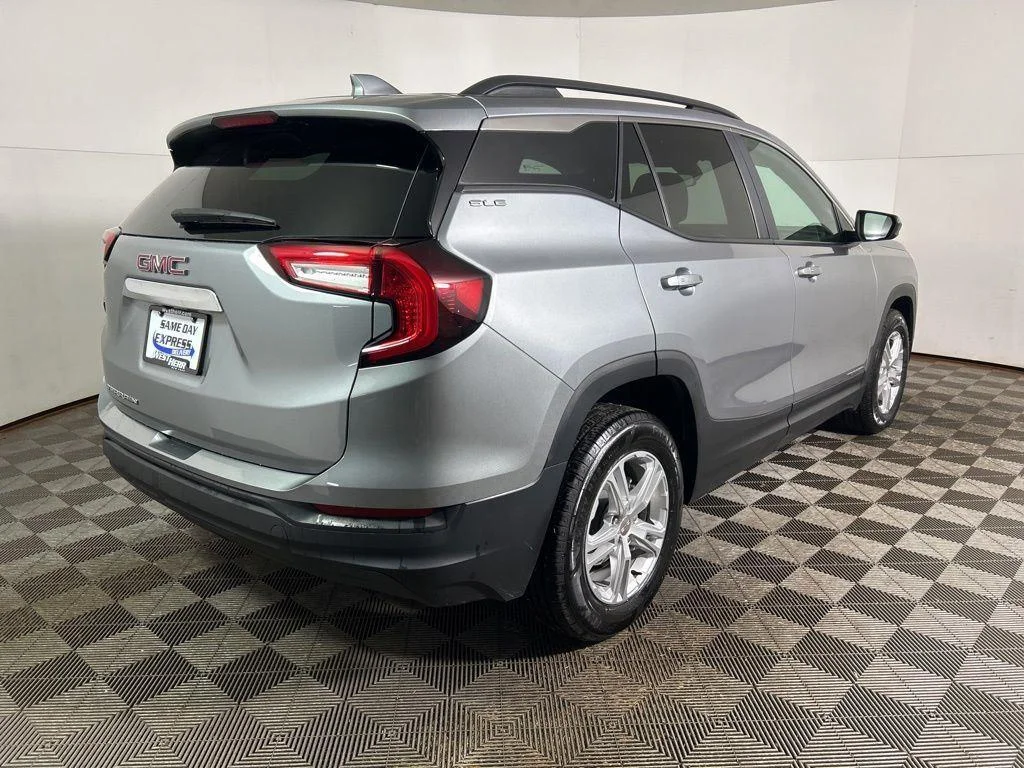 Used 2023 Sterling Metallic GMC SLE image 6