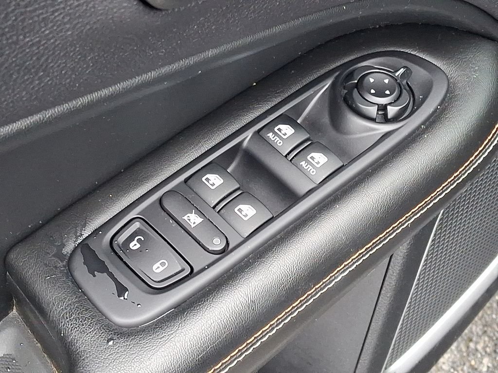 Used 2019 Black Jeep Latitude image 14