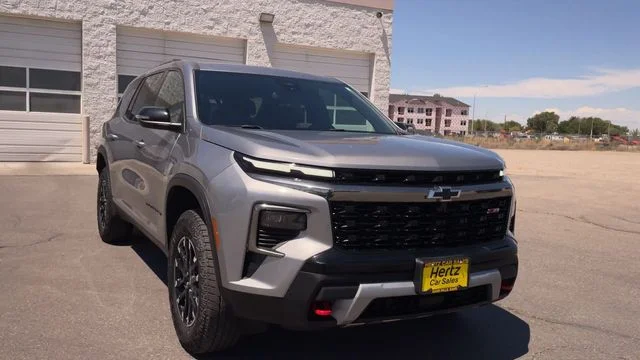 Used 2025 Gray Chevrolet Z71 image 4