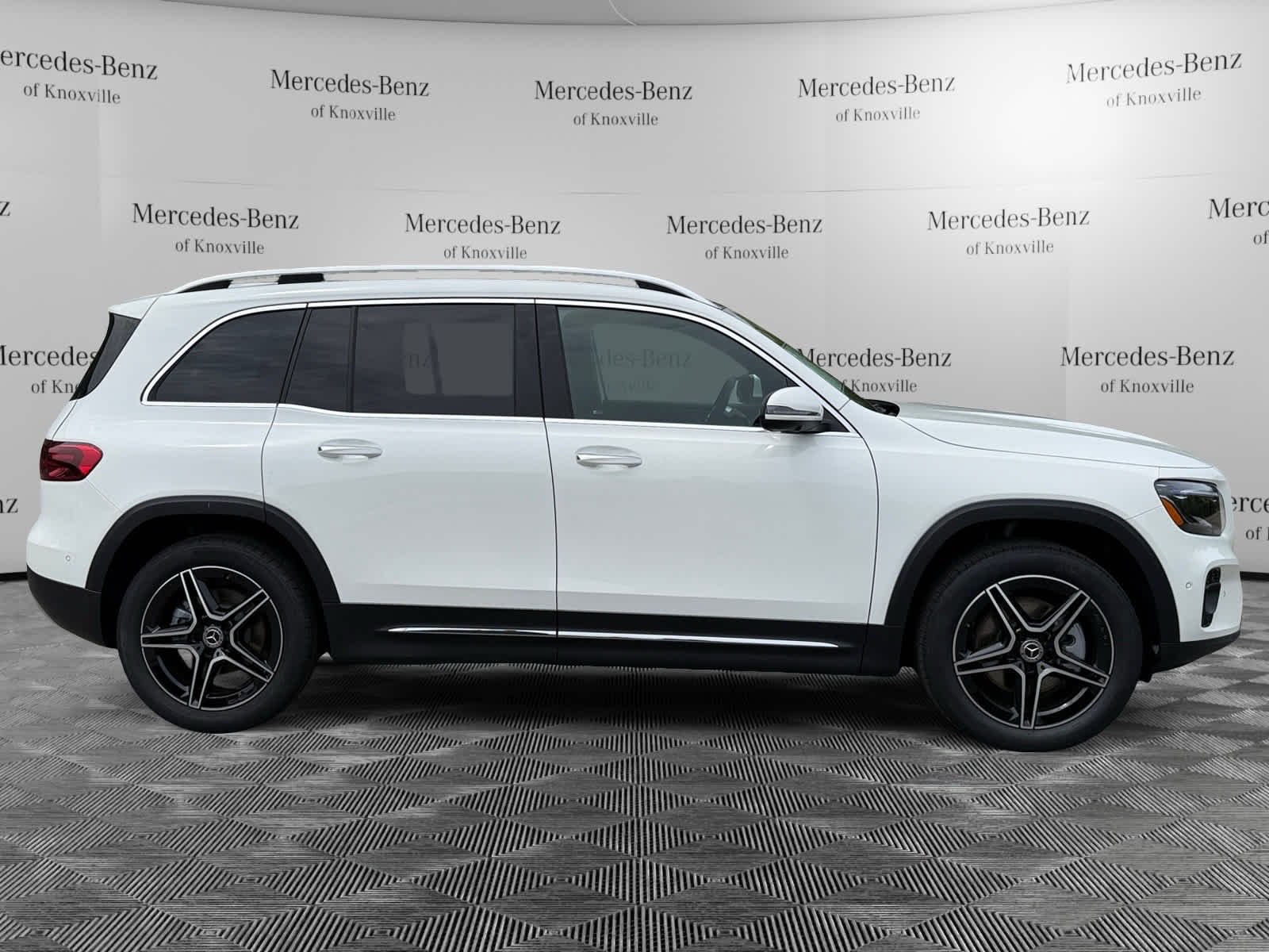 New 2026 Polar White Mercedes-Benz GLB 250 image 5