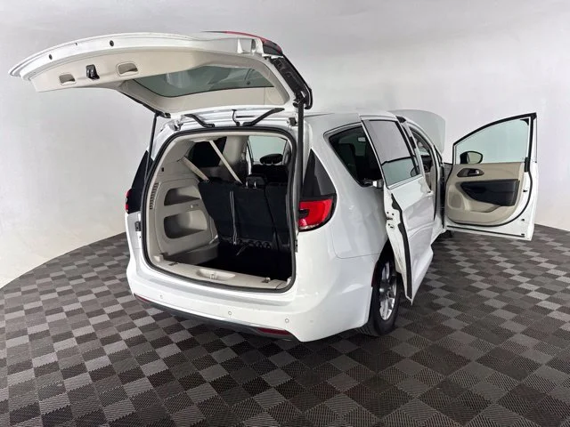 Used 2023 White Chrysler Touring L image 17