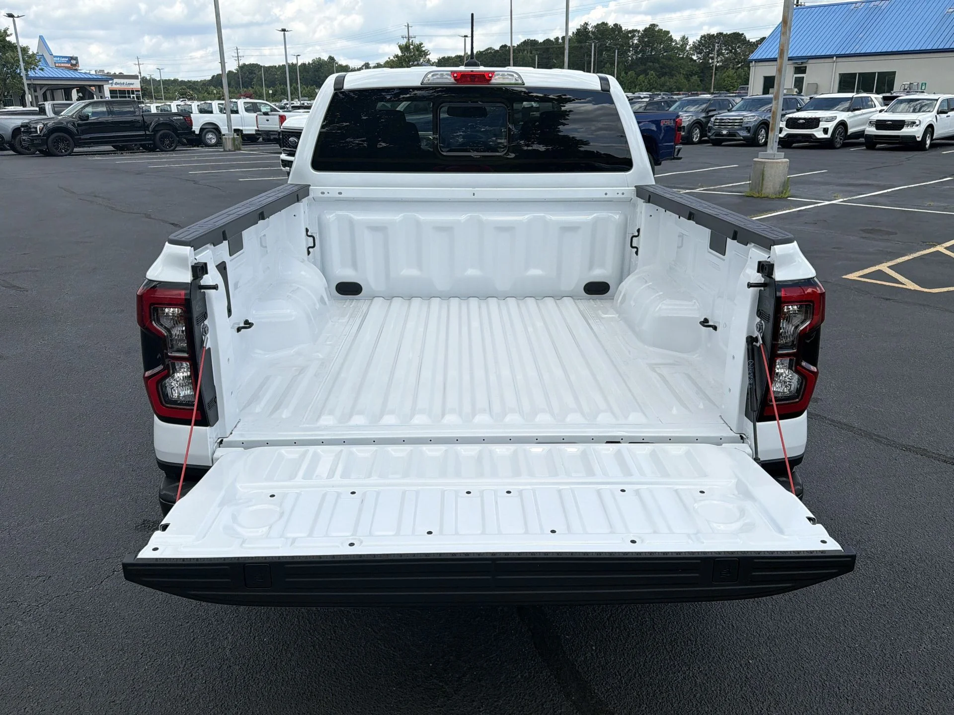 New 2026 Oxford White Ford XLT image 27
