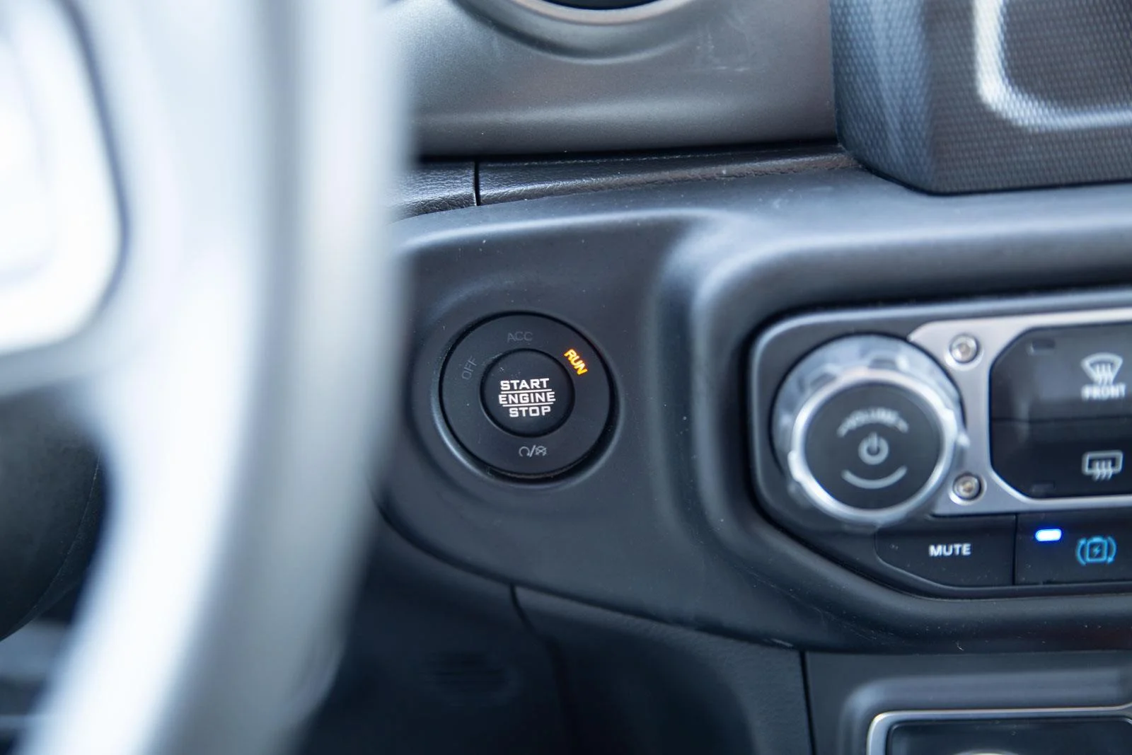 Used 2023 Granite Crystal Metallic Clearcoat Jeep SW image 13
