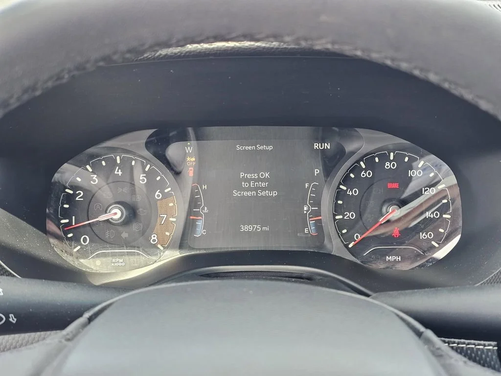 Used 2023 Diamond Black Cry Jeep Altitude image 22