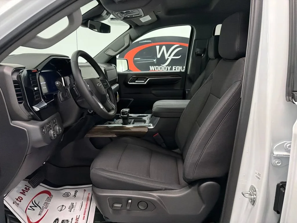 New 2026 Summit White Chevrolet RST image 8