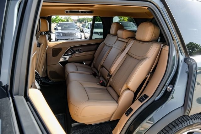 New 2026 Belgravia Green Land Rover SE image 46