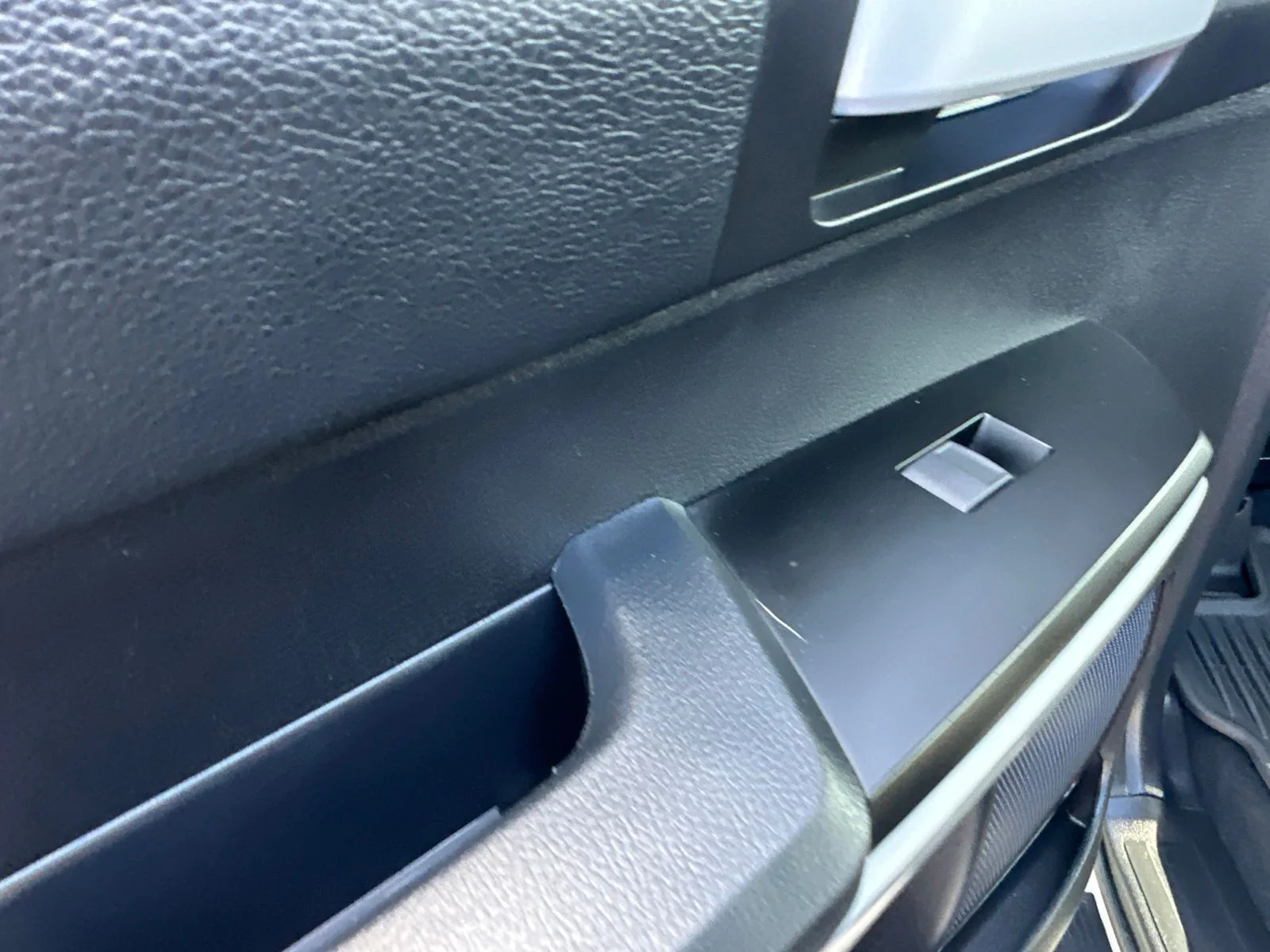 Used 2020 White Toyota SR5 image 27