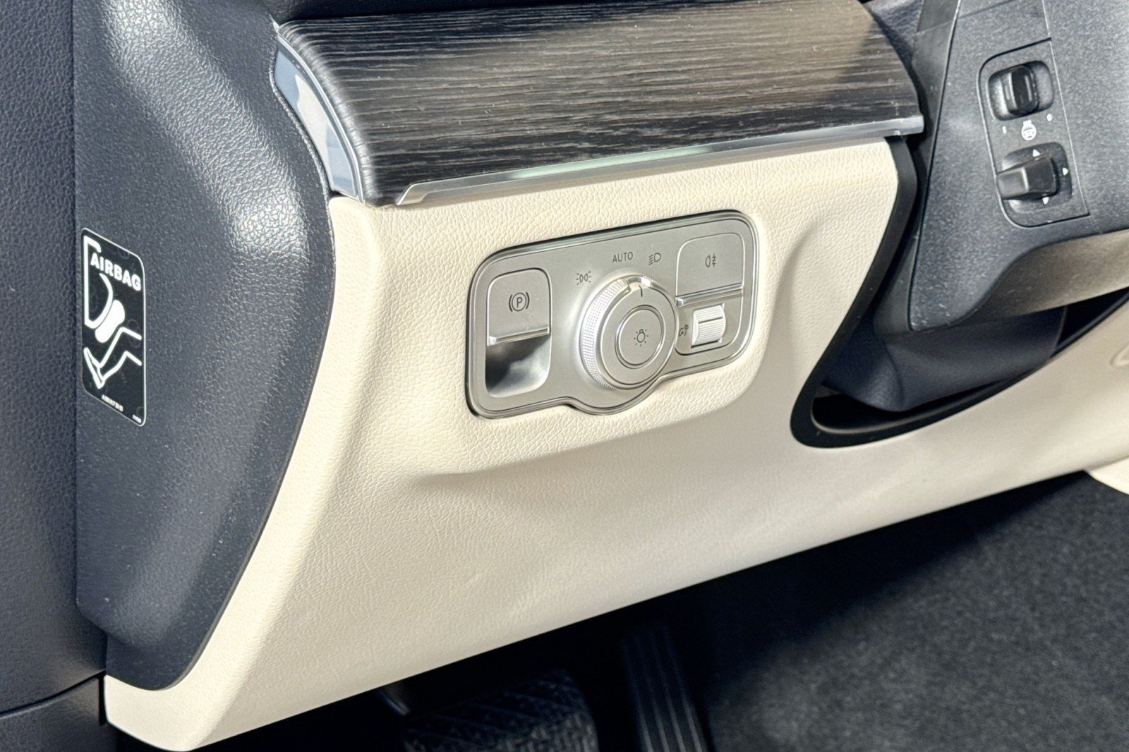 New 2026 Polar White Mercedes-Benz GLE 450 4MATIC® SUV image 10