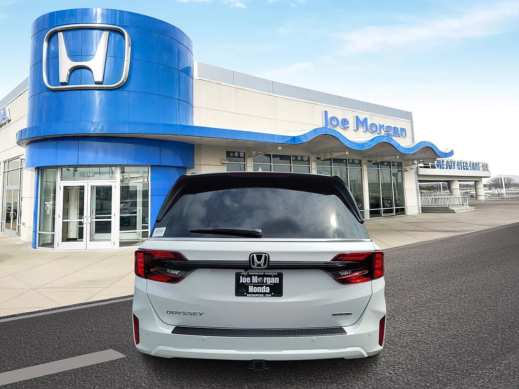 New 2026 Platinum White Pearl Honda Touring image 4