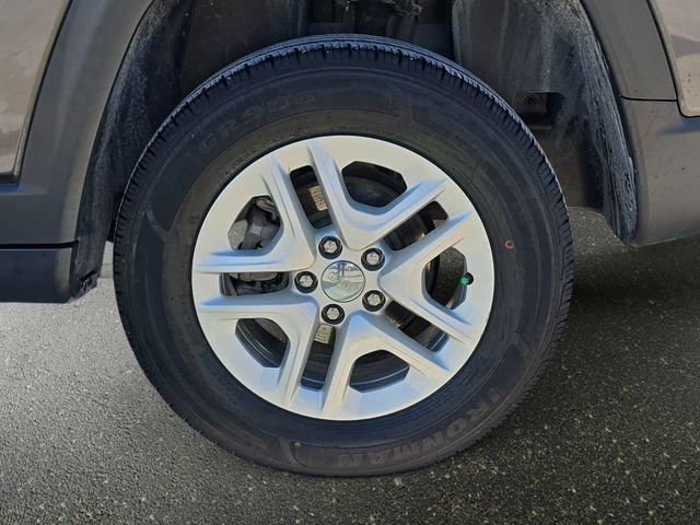 Used 2018 Gray Jeep Sport image 34