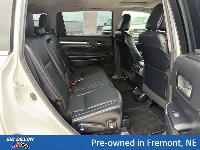 Used 2018 Blizzard Pearl Toyota XLE image 18