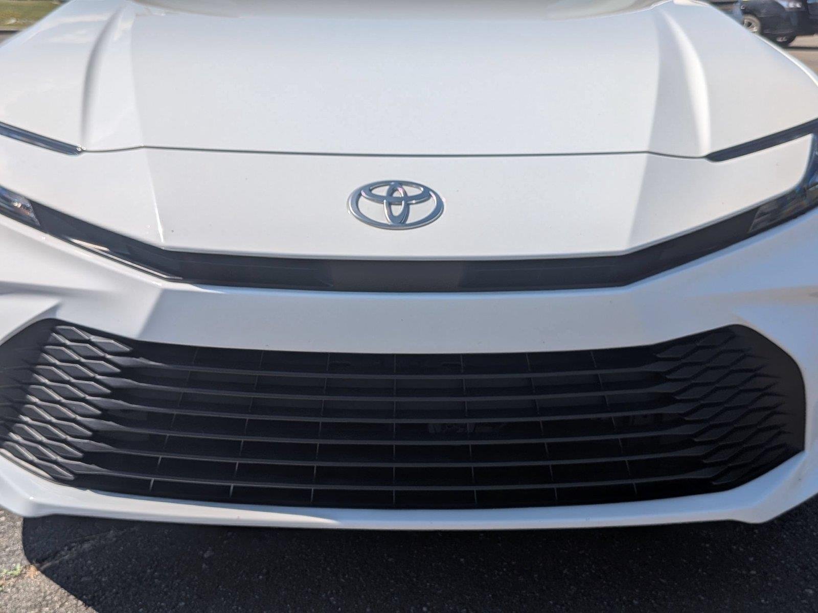 Used 2025  TOYOTA  image 13