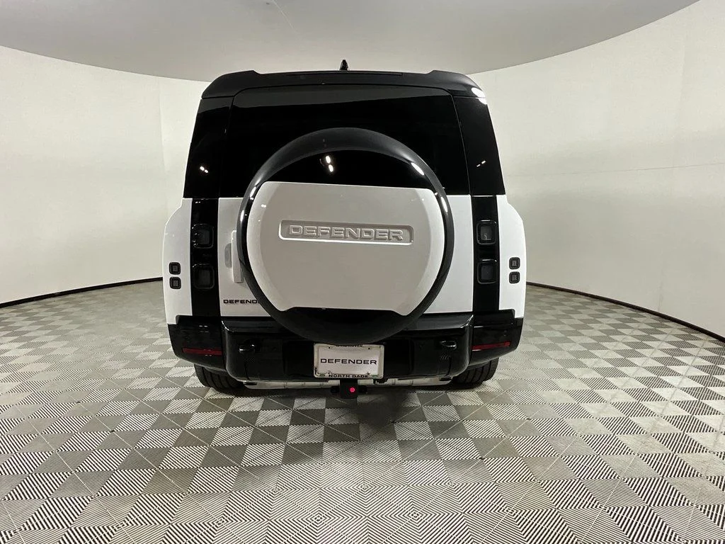2026 Land Rover Defender X-Dynamic SE - Photo 7
