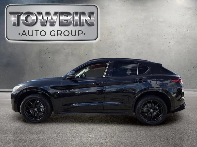 Used 2021 Black Metallic Alfa Romeo RWD image 7