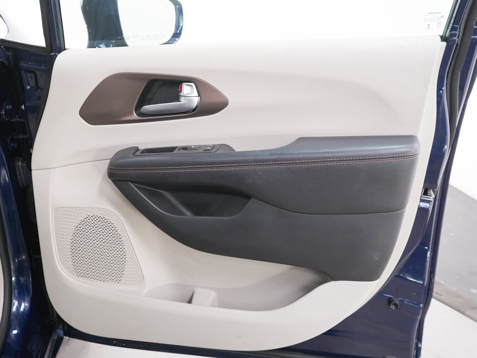 Used 2017 Jazz Blue Pearlcoat Chrysler Touring L image 12