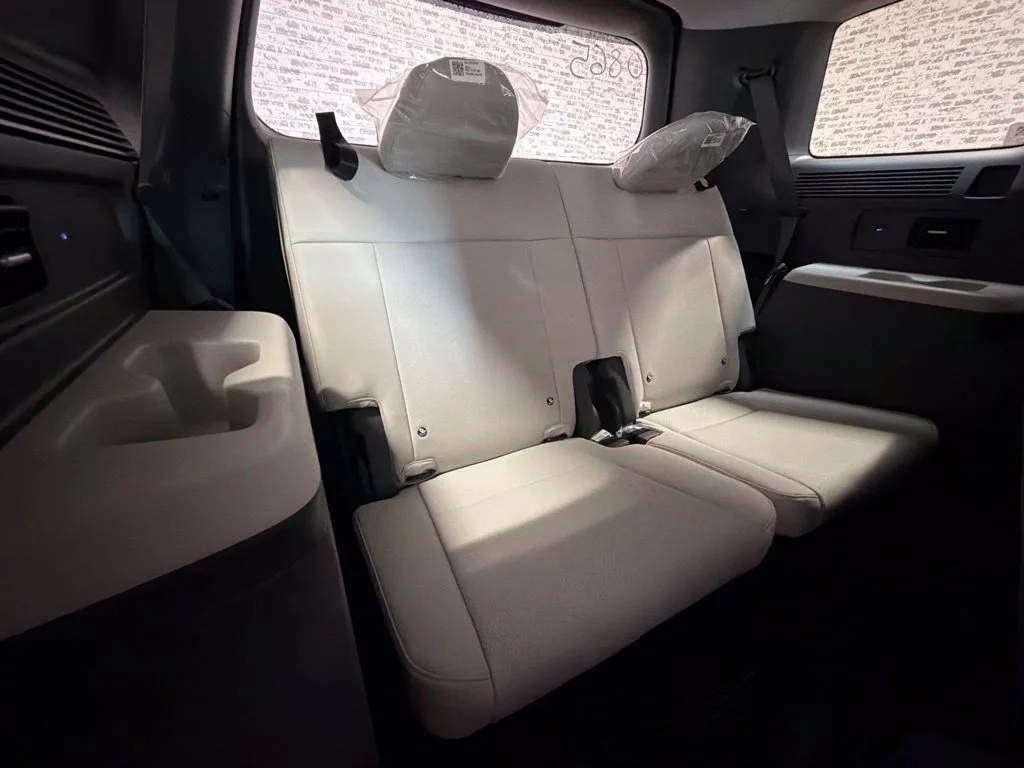 New 2027 Shimmering Silver Hyundai SEL image 14