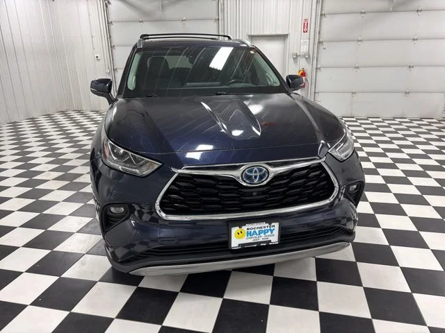 Used 2021 Toyota Highlander Platinum with VIN 5TDEBRCH9MS019218 for sale in Rochester, Minnesota