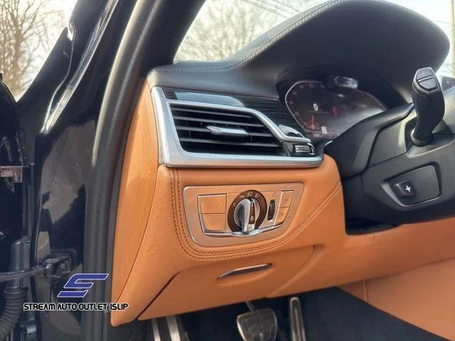 2022 BMW 7 Series 750i - Photo 39