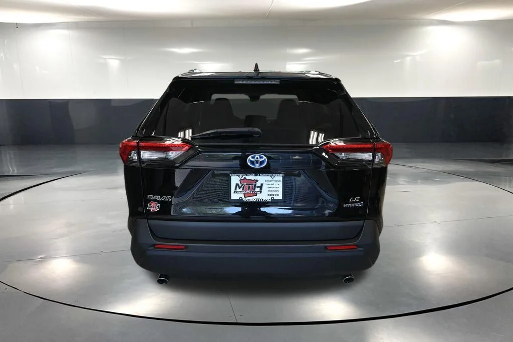 2022 Toyota RAV4 LE - Photo 6