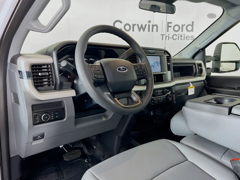 New 2026 Oxford White Ford XL image 3