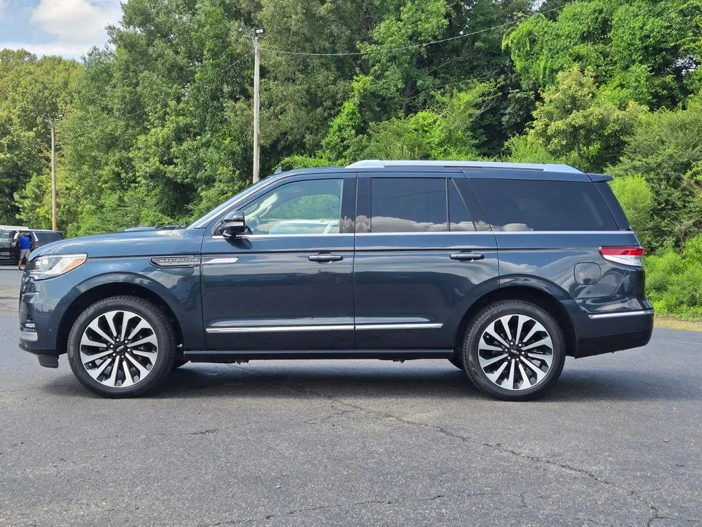 Used 2024 Blue Lincoln Reserve image 2