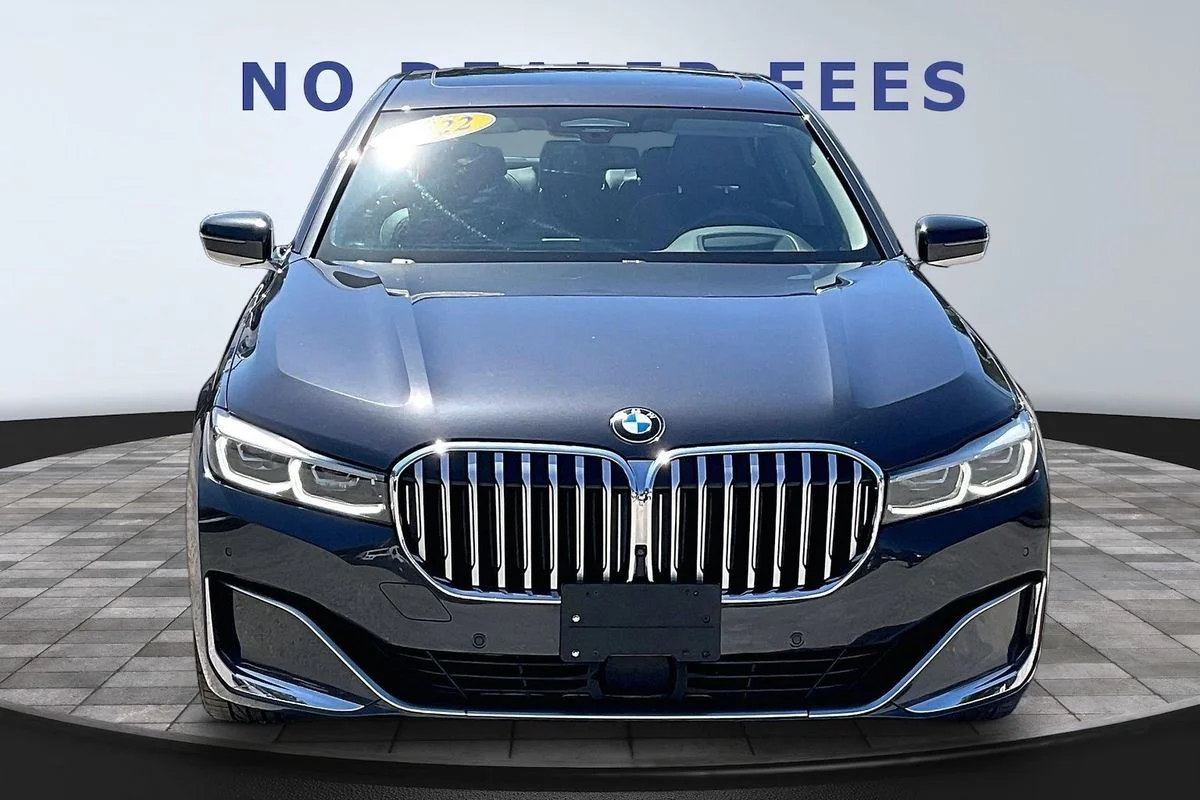 Used 2022  BMW i xDrive image 2