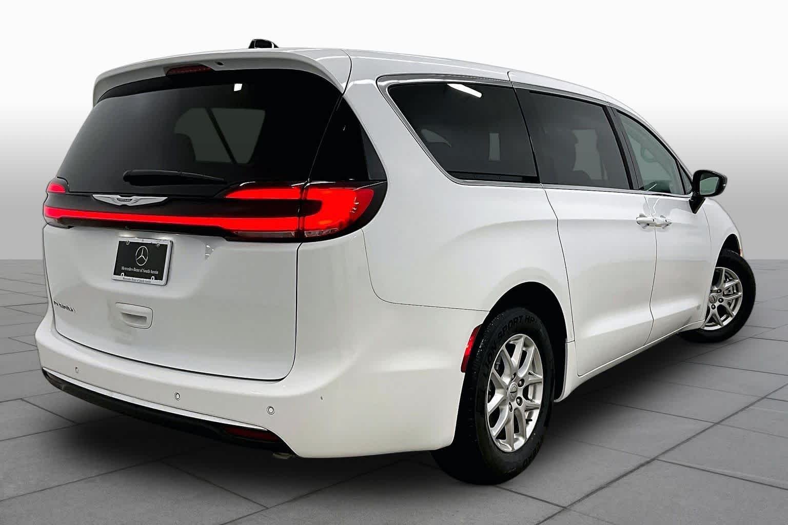 Used 2024 Bright White Clearcoat Chrysler Touring L image 13