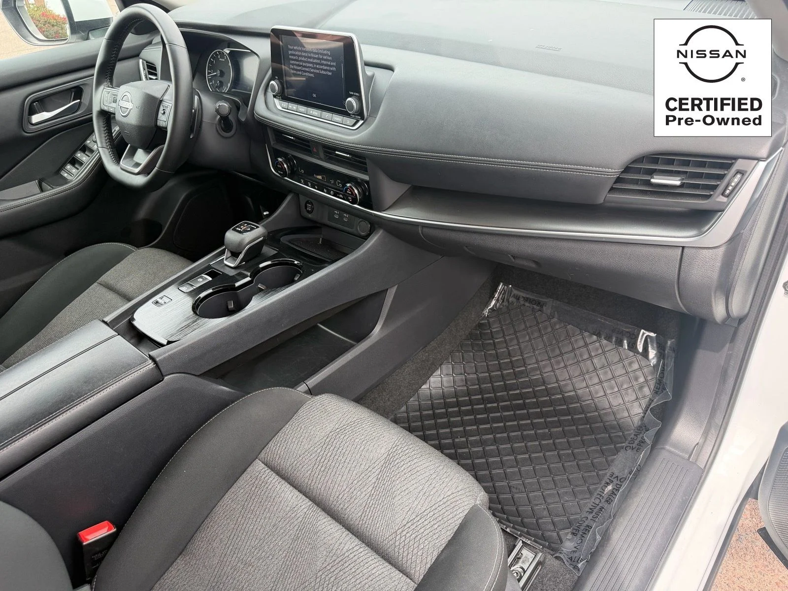 Used 2025 Everest White Pearl Nissan SV image 10