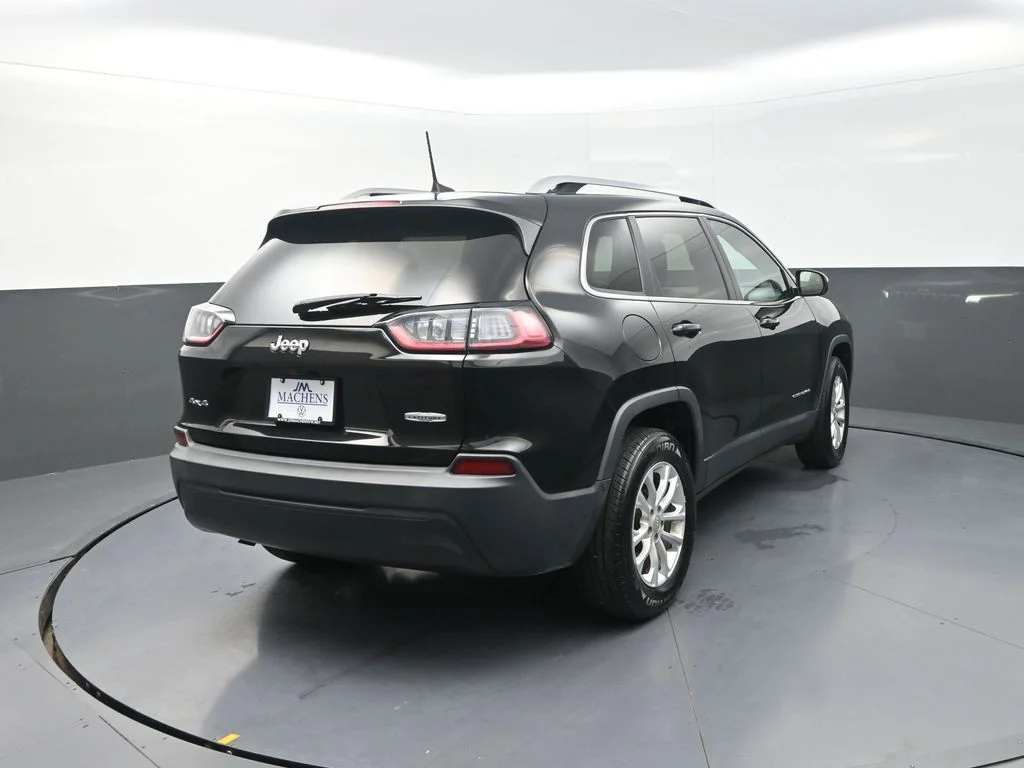 Used 2019 Black Jeep Latitude image 10