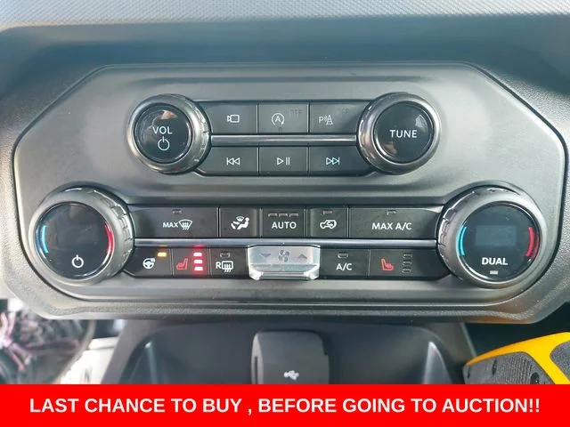 Used 2024 Gray Ford Badlands image 25