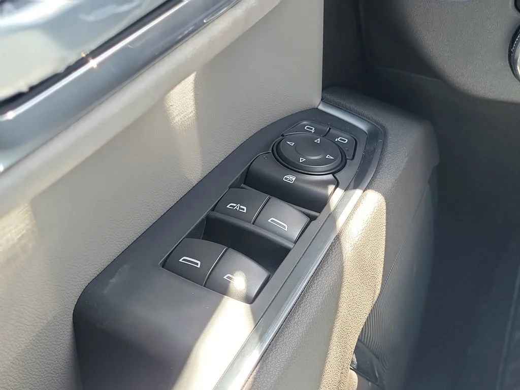 New 2026 Summit White GMC SLE image 20