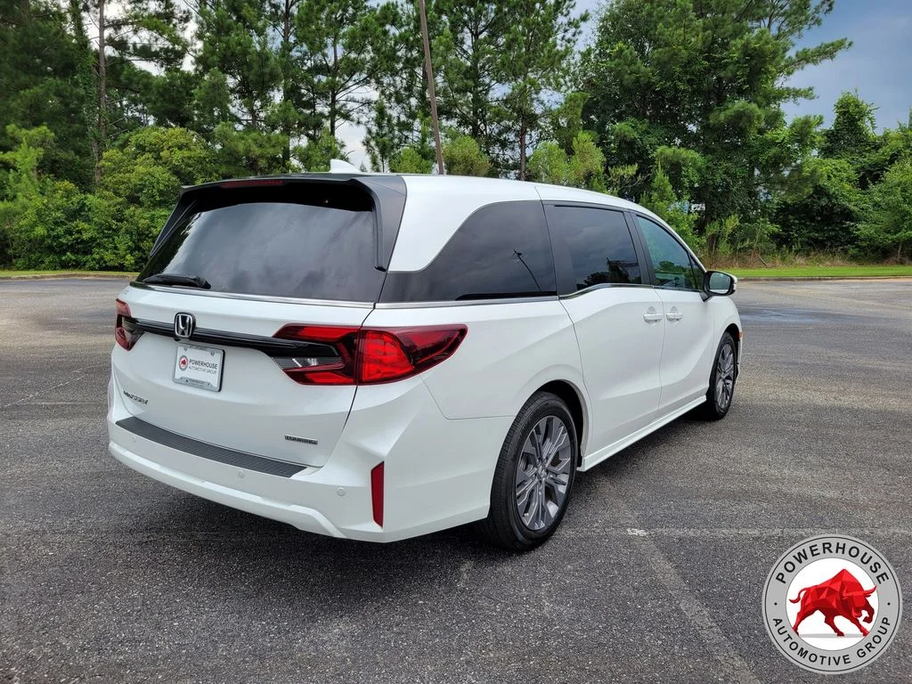 Used 2025 White Honda Touring image 5