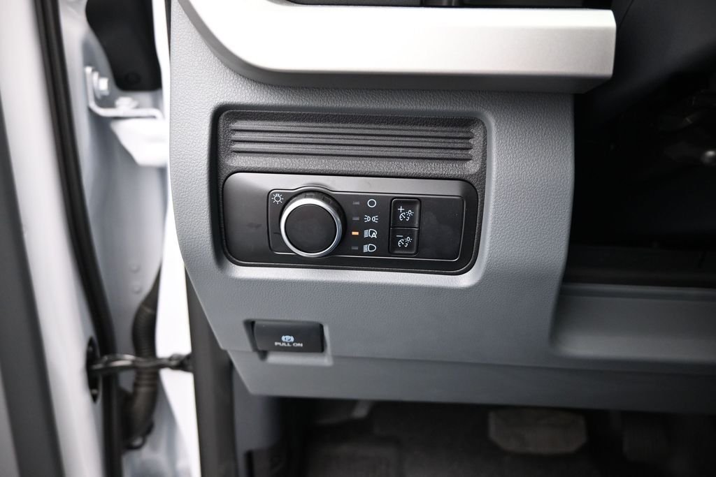 New 2025 Oxford White Ford XL image 11