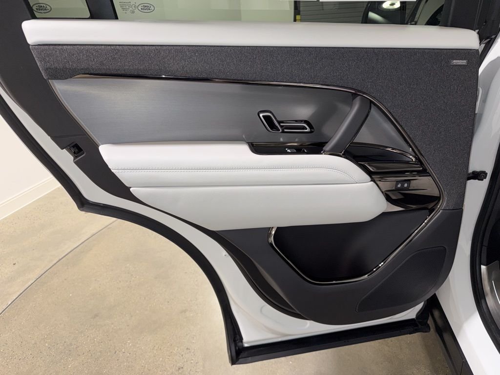 Certified Used 2023 Fuji White Land Rover SE image 20